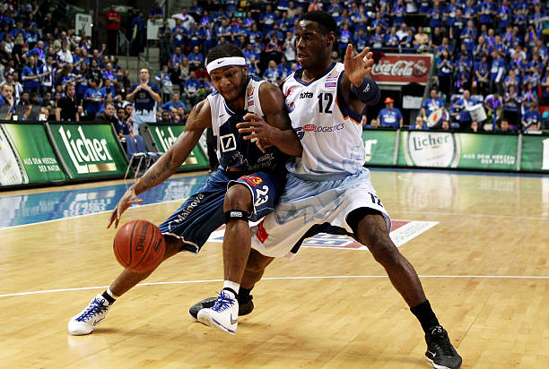 他为队友创 他为队友创