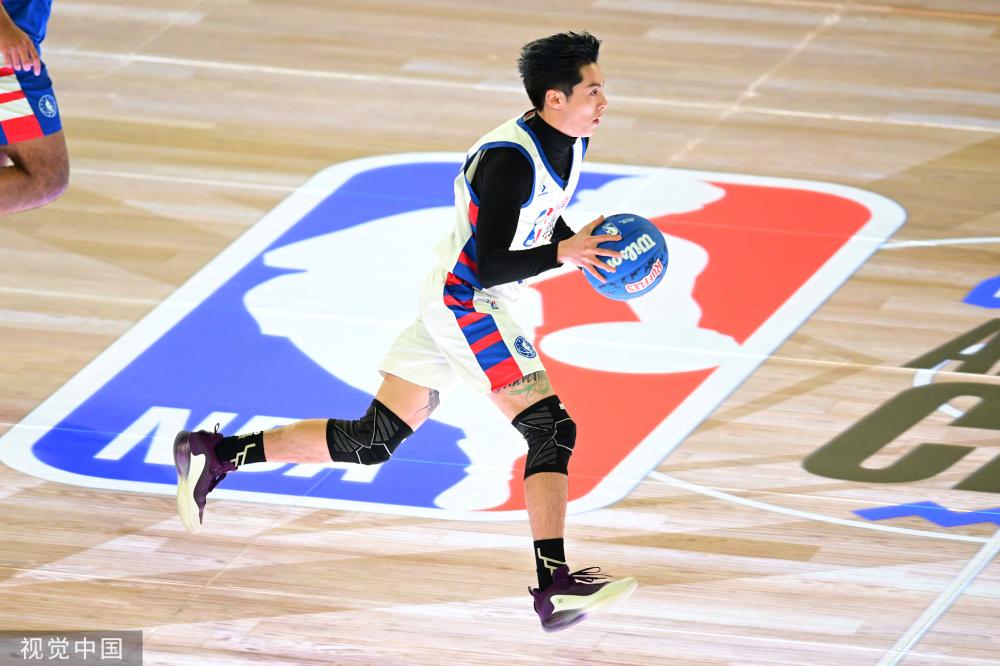 每位队员都 每位队员都